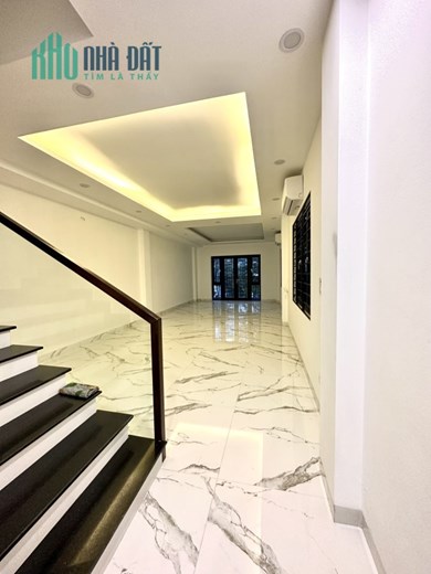 Cho thuê 3 tầng mặt phố Lạc Long Quân, Tây Hồ