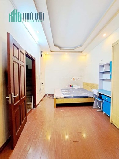 Duy nhất 1 căn tại Phố Vọng 30m 5 tầng 3 ngủ ô tô đỗ cổng ở và kinh doanh quá đẹp chỉ 3.55 tỷ lh