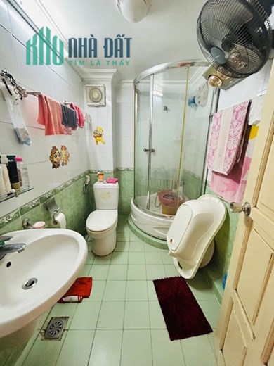 BÁN GẤP NHÀ CẦU GIẤY 65M - NHỈNH 8 TỶ - Ô TÔ GẦN - NGÕ NÔNG BA GÁC - NHÀ ĐẸP - Ở NGAY