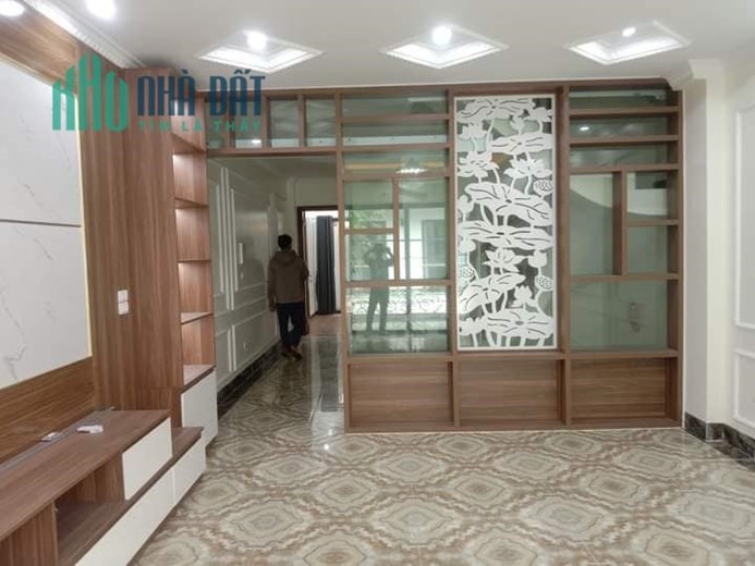 MẶT NGÕ THÔNG-ÔTÔ VÀO NHÀ-LÔ GÓC-THANG MÁY-85M 9xTỶ-NGUYỄN VĂN CỪ LONG BIÊN