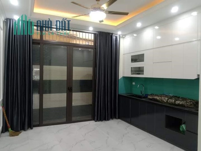 MẶT NGÕ THÔNG-ÔTÔ VÀO NHÀ-LÔ GÓC-THANG MÁY-85M 9xTỶ-NGUYỄN VĂN CỪ LONG BIÊN