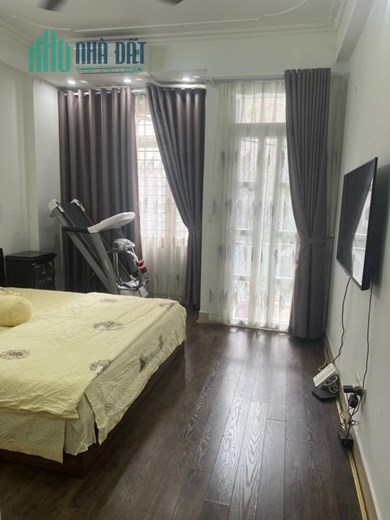 Bán nhà góc phố Hồ Tùng Mậu, dt 116 nhà 3 tầng giá 11.5 tỷ.