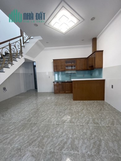 BÁN NHÀ PHỐ. PHƯỜNG VĨNH HẢI . Cách Chợ Vĩnh Hải, Đường 2/4 chỉ 950m. Cách Biển 1,8km.