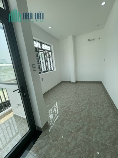 BÁN NHÀ PHỐ. PHƯỜNG VĨNH HẢI . Cách Chợ Vĩnh Hải, Đường 2/4 chỉ 950m. Cách Biển 1,8km.
