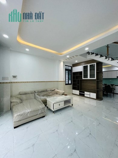 Đường Dương Quảng Hàm, P5, Gò Vấp. Ngay sau lưng Siêu Thị Emart.