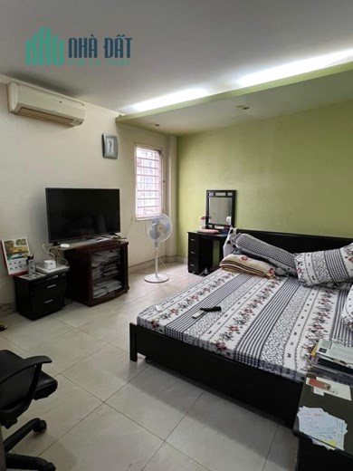 Bán nhà CMT8 Quận 3, 100m2, 4 tầng BTCT, có PN dưới trệt, tặng nội thất nhập khẩu, nhỉnh 10 tỷ