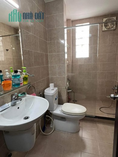 Bán nhà CMT8 Quận 3, 100m2, 4 tầng BTCT, có PN dưới trệt, tặng nội thất nhập khẩu, nhỉnh 10 tỷ