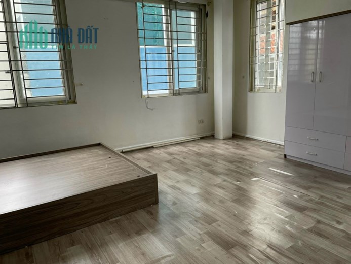 Cần cho thuê nhà 4 tầng 1 tum DT 33m tại 594 Láng - Đống Đa