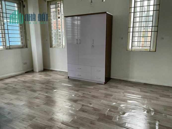 Cần cho thuê nhà 4 tầng 1 tum DT 33m tại 594 Láng - Đống Đa
