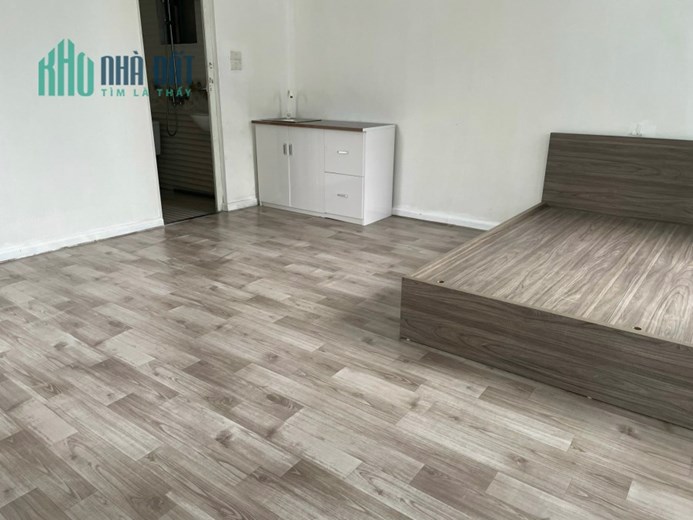 Cần cho thuê nhà 4 tầng 1 tum DT 33m tại 594 Láng - Đống Đa