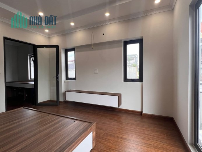 Bán căn nhà 116m2 phố Âu Cơ, Tây Hồ Gara Ô tô Thang máy XỊN Kinh doanh tốt 14.5 Tỷ