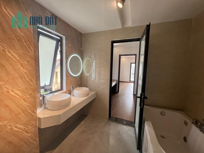 Bán nhà 115m2 phố Âu Cơ, Tây Hồ Gara Ô tô Thang máy XỊN Kinh doanh vô đối 14.3 Tỷ