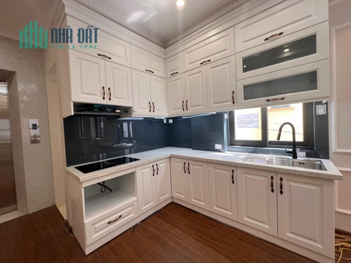 Bán nhà 116m2 phố Âu Cơ, Tây Hồ Gara Ô tô tránh Thang máy Kinh doanh đắc địa 14.4 Tỷ