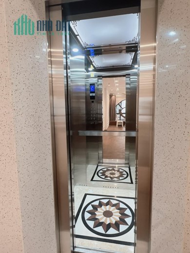 Bán ngôi nhà 114m2 phố Âu Cơ, Tây Hồ Gara Ô tô tránh Thang máy Kinh doanh Sầm uất 14.1 Tỷ