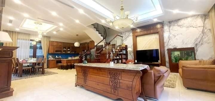Bán Nhà Mặt Phố Quốc Tử Giám, Mặt Tiền 5,5m, Vỉa Hè 7m, DT 150m2 Đầu Tư Dòng Tiền Đỉnh Chỉ 35 Tỷ