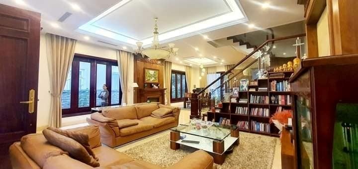 Bán Nhà Mặt Phố Quốc Tử Giám, Mặt Tiền 5,5m, Vỉa Hè 7m, DT 150m2 Đầu Tư Dòng Tiền Đỉnh Chỉ 35 Tỷ