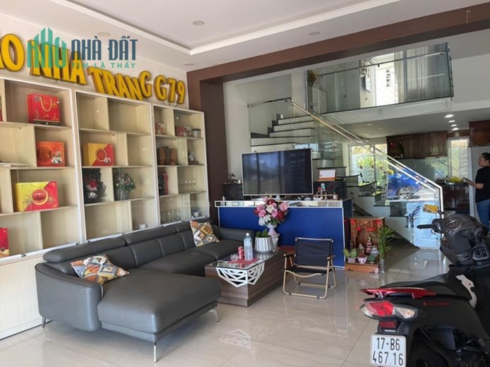 Nhà KDT Hà Quang 1 xây dạng căn hộ cho thuê. 6 phòng ngủ 
7 wc  riêng. cách Biển Nha Trang chỉ 2km