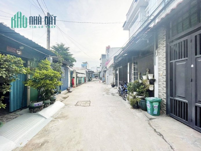 HẺM XE HƠI THÔNG - THẠNH XUÂN QUẬN 12, 2 TẦNG, 2 PN, GẦN UBND PHƯỜNG, NHÀ MỚI Ở NGAY.