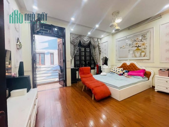 Hiếm Cầu Diễn,5 tầng,4PN, DT 34m2 giá 3,1 tỷ Oto ,Kinh Doanh