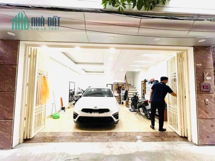 Phố Nguyễn Khang - gần phố - ô tô 7 chỗ vào nhà - 40m2 5 tầng mt5.5m nhỉnh 8 tỷ