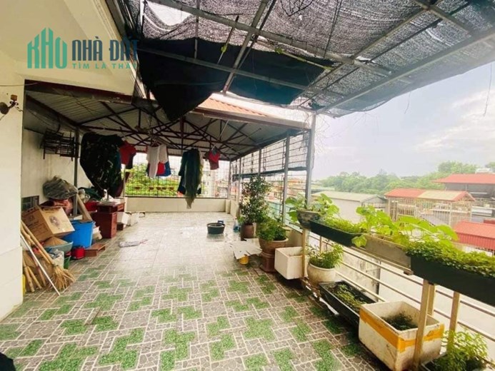 Phố Hoàng Hoa Thám - cách 1 nhà ra mặt phố - 45m2 5 tầng mt10m cắt lỗ 5 tỷ còn 9.8 tỷ