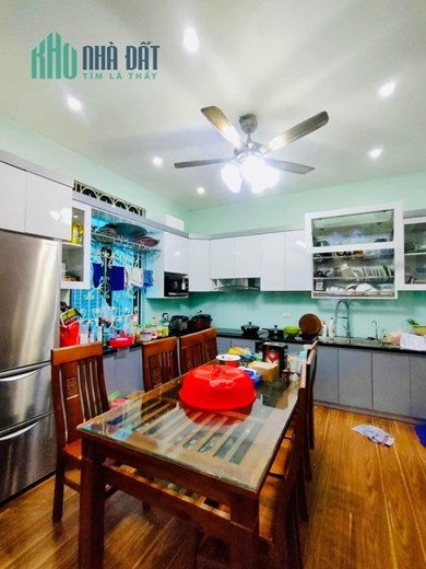 Phố Hoàng Hoa Thám - cách 1 nhà ra mặt phố - 45m2 5 tầng mt10m cắt lỗ 5 tỷ còn 9.8 tỷ
