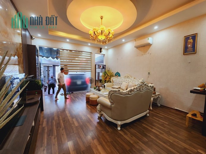 Bán căn nhà 125m2 phố Nghi Tàm, Tây Hồ Gara 2 Ô tô Kinh doanh Sầm uất 15.6 Tỷ