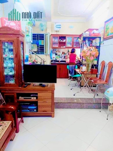 CHỦ GIẢM CHÀO MẠNH GIÁ CHỈ CÒN 3 TỶ DT:39M2 SỔ ĐỎ NHÀ 3 TẦNG x 3 PHÒNG NGỦ MT : 3.5M CHỈ 10M RA ÔTÔ