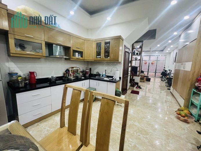 BÁN NHÀ HOÀNG HOA THÁM – GẦN PHỐ -NHÀ ĐẸP-Ở NGAY  – NHIỀU TIỆN ÍCH 62X 5T 9.8TỶ