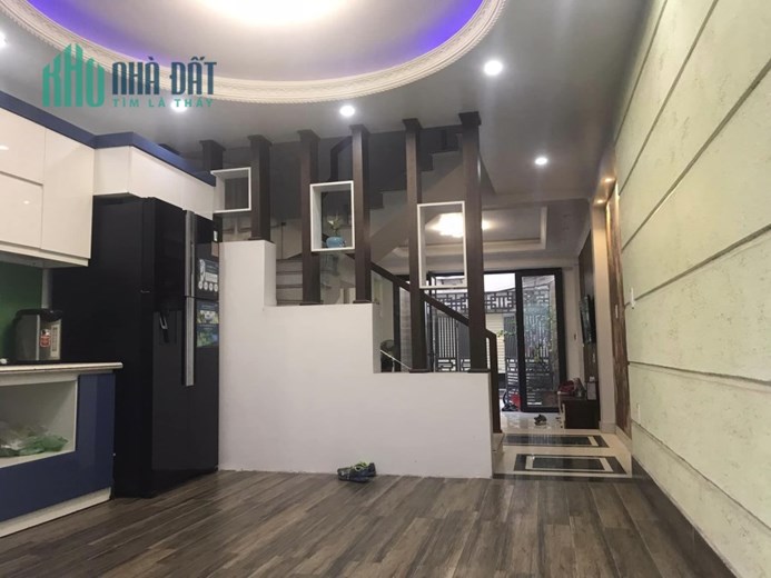 Nhà chính chủ 71m2 x 3 tầng độc lập với sân cổng tại 193 Văn Cao