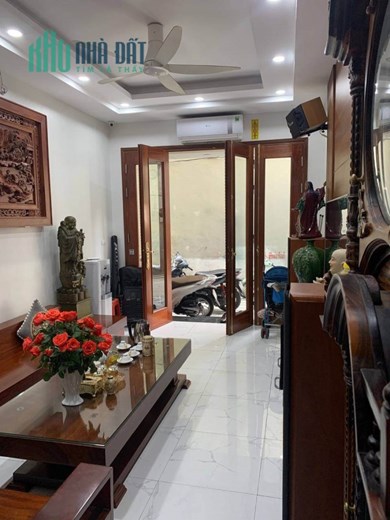 NHÀ ĐẸP CỰC PHẨM CHỈ MỘT NHÀ RA PHỐ TẶNG HẾT NỘI THẤT TIỀN TỶ.