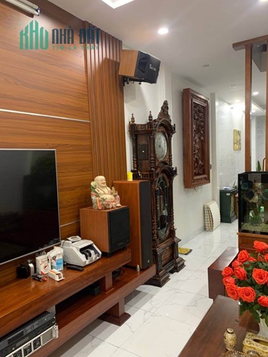 NHÀ ĐẸP CỰC PHẨM CHỈ MỘT NHÀ RA PHỐ TẶNG HẾT NỘI THẤT TIỀN TỶ.