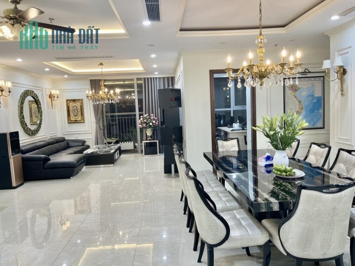 Bán căn hộ 5 phòng ngủ, P10, căn hộ siêu sang, cần bán nhanh ạ