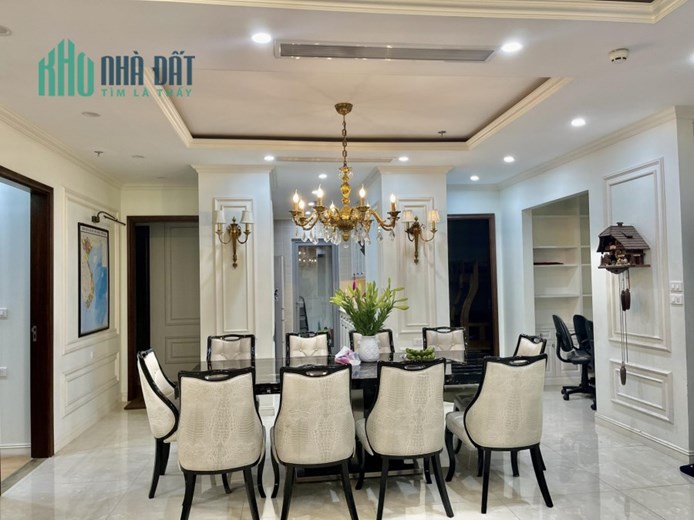 Bán căn hộ 5 phòng ngủ, P10, căn hộ siêu sang, cần bán nhanh ạ