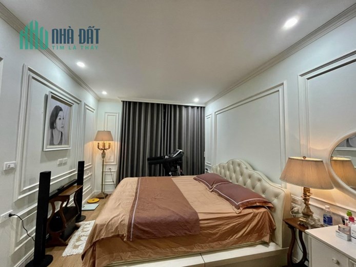 Bán căn hộ 5 phòng ngủ, P10, căn hộ siêu sang, cần bán nhanh ạ