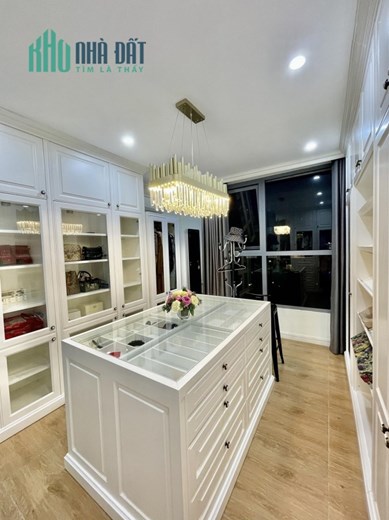 Bán căn hộ 5 phòng ngủ, P10, căn hộ siêu sang, cần bán nhanh ạ