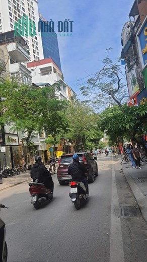 Bán nhà mặt phố Chùa Láng, Đống Đa, lô góc 2 mặt tiền, kinh doanh đỉnh, ô t ô đỗ,  50m, 25 tỷ