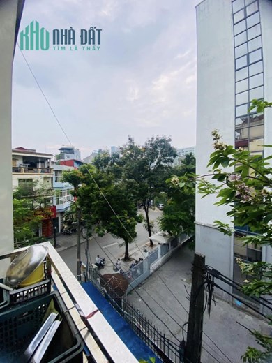 Bán nhà mặt phố Chùa Láng, Đống Đa, lô góc 2 mặt tiền, kinh doanh đỉnh, ô t ô đỗ,  50m, 25 tỷ
