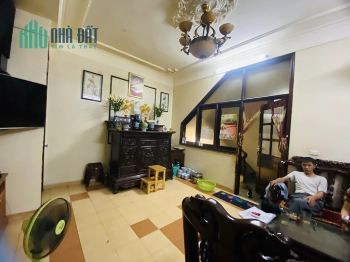 Bán nhà mặt phố Chùa Láng, Đống Đa, lô góc 2 mặt tiền, kinh doanh đỉnh, ô t ô đỗ,  50m, 25 tỷ
