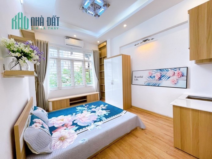 Bán nhà phố Hoàng Ngân, Thanh Xuân, Dt98m2, 4T, MT14m, giá 8,3t tỷ