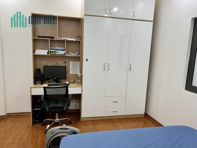 Bán nhà Khương Đình hơn 5 tỷ 43m2, 5T cách phố vài bước, sân để xe rộng