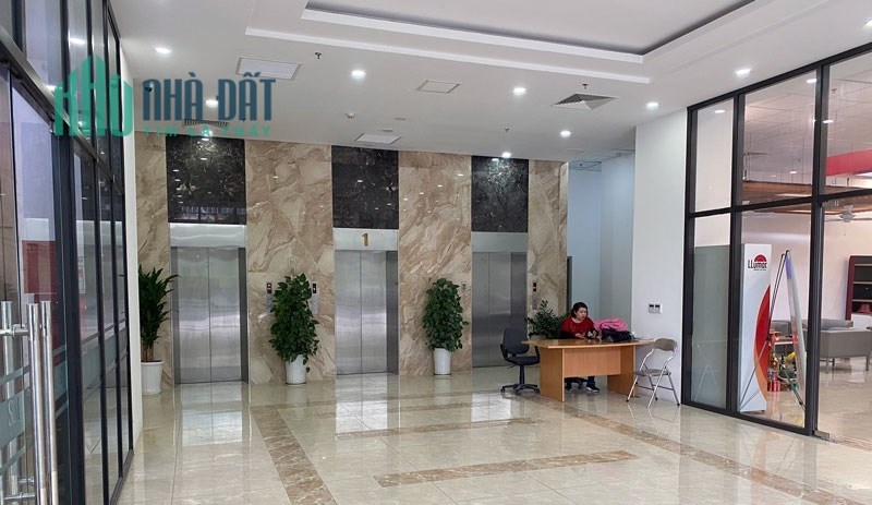 Cho thuê văn phòng logistic, du lịch tại tòa Sao Mai, Lê Văn Lương, 185m2 full nội thất đẹp, giá rẻ