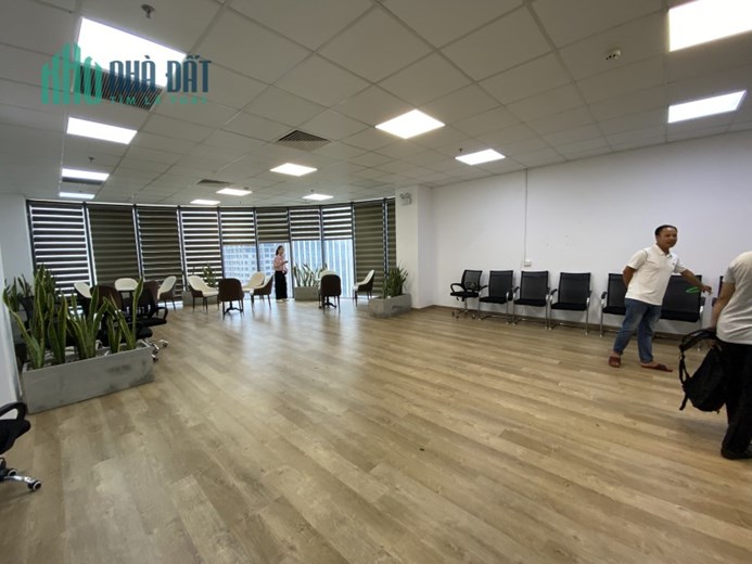 Cho thuê văn phòng logistic, du lịch tại tòa Sao Mai, Lê Văn Lương, 185m2 full nội thất đẹp, giá rẻ
