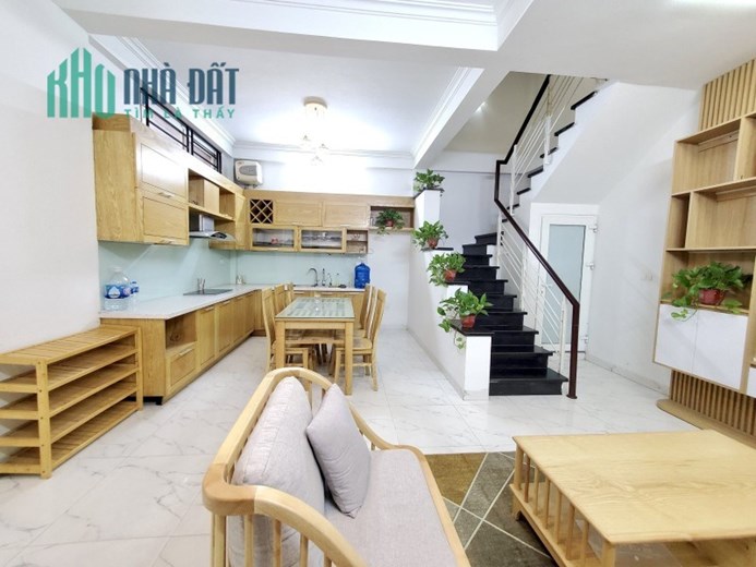 Bán nhà Hoàng Cầu 31m2 4 tầng, 2 thoáng, 15m ra oto, nở hậu, an sinh đỉnh, lh 0966037496