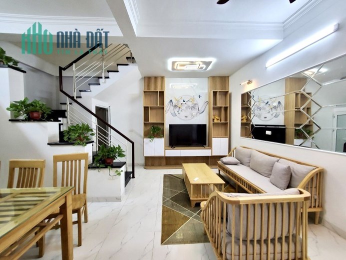 Bán nhà Hoàng Cầu 35m2 4 tầng, nở hậu, 2 thoáng trước sau, ô tô, lh 0966037496