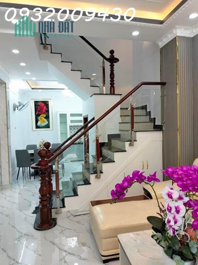 OTO đỗ cửa nhà 3 tầng nhà mới - ngay chợ Phú Xuân - TT Nhà Bè cách Phú Mỹ Hưng Quận 7 5 phút .