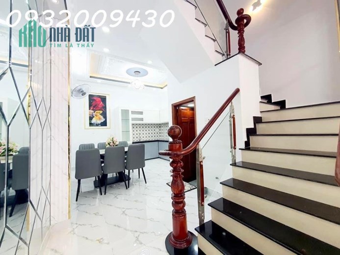 OTO đỗ cửa nhà 3 tầng nhà mới - ngay chợ Phú Xuân - TT Nhà Bè cách Phú Mỹ Hưng Quận 7 5 phút .