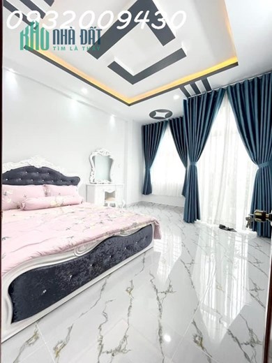 OTO đỗ cửa nhà 3 tầng nhà mới - ngay chợ Phú Xuân - TT Nhà Bè cách Phú Mỹ Hưng Quận 7 5 phút .