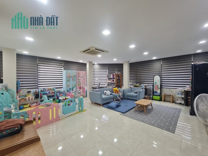 Bán GấpTòa Văn Phòng 9 Tầng Phân Lô Phố Nguyễn Phong Sắc - Q. Cầu Giấy - 100m - Gía bán 20 Tỷ.