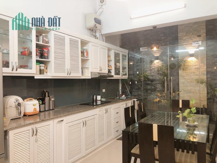 Bán nhà Hào Nam 4,5 tỷ gần ô tô, lô góc 45m2 LH 0702269986